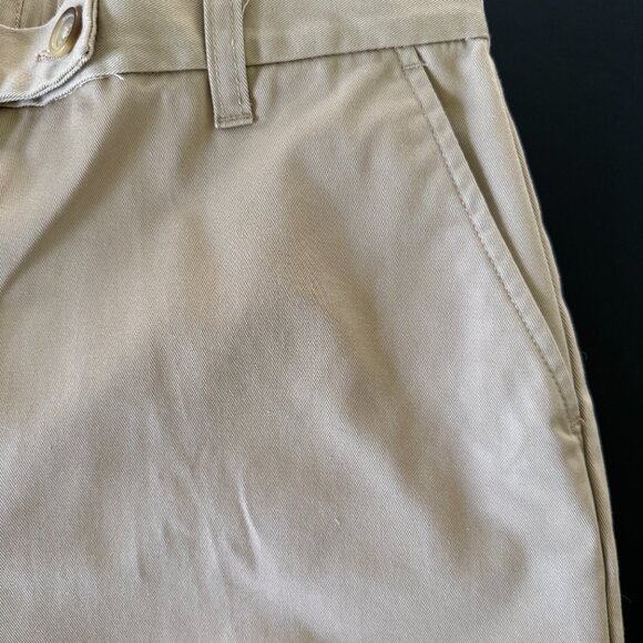 Lands’ End Women’s Fit 3 Chino Shorts Size 8P Beige Khaki Mid Rise Classic - Picture 2 of 8